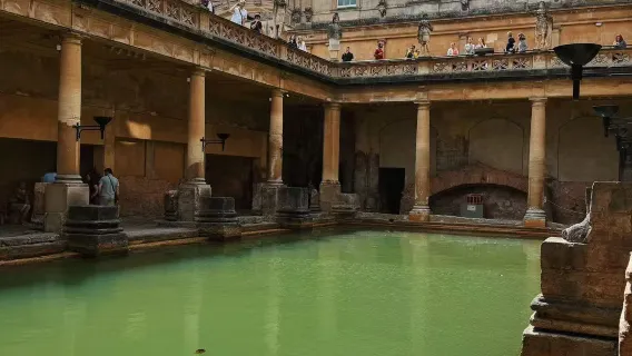 Londra tour di un giorno: Castello di Windsor + Terme romane di Bath + Stonehenge (biglietto d'ingresso + guida inclusi)