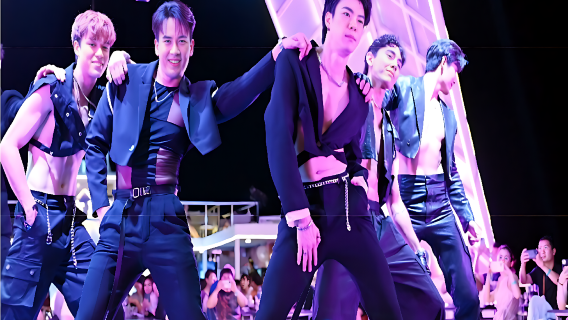 Dîner-croisière OCEAN SKY Pattaya avec spectacle de cabaret
