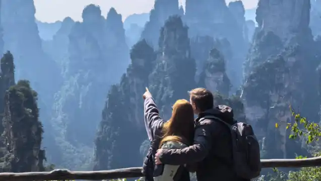 3 天私人包團:阿凡達山、最長玻璃橋、天門山及黃龍洞之旅