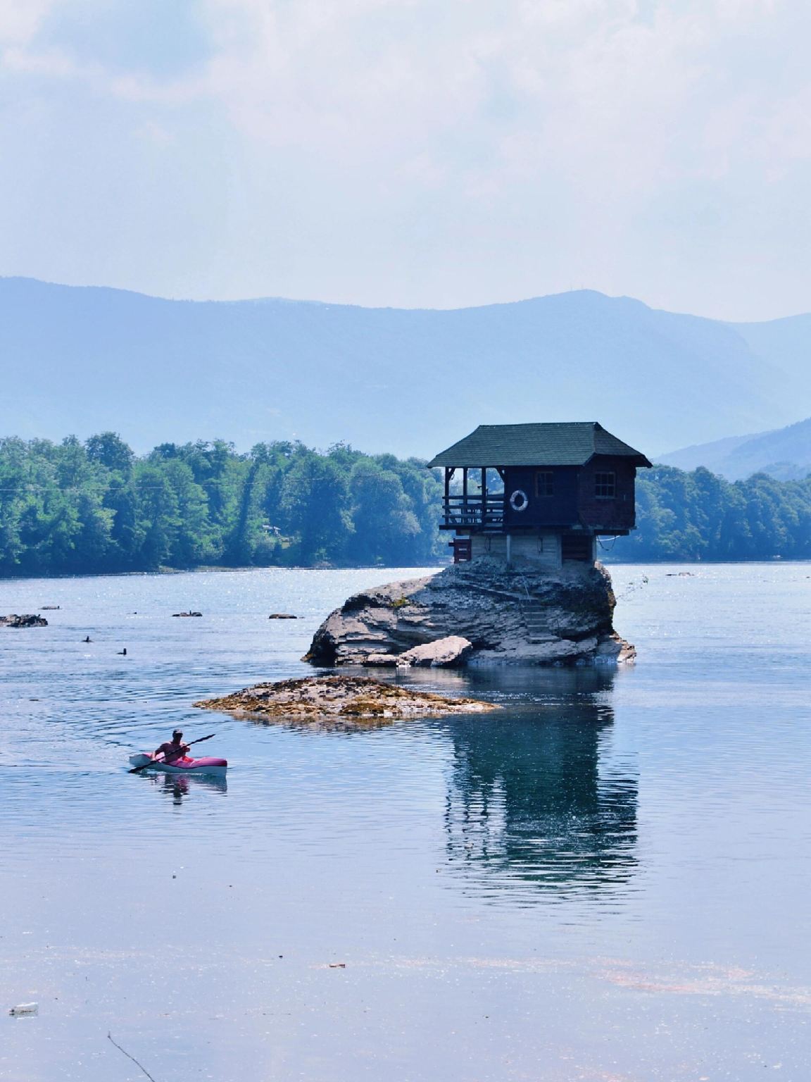 貝爾格萊德包車1日｜打卡孤獨河屋+8字小火車+逛童話木頭村