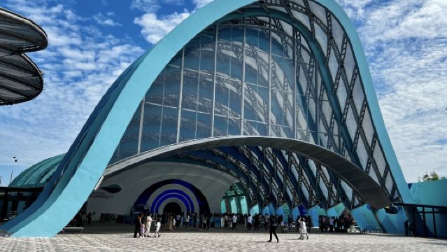 Family-friendly private charter in Sentosa, Singapore | Singapore Oceanarium + Adventure Cove Waterpark