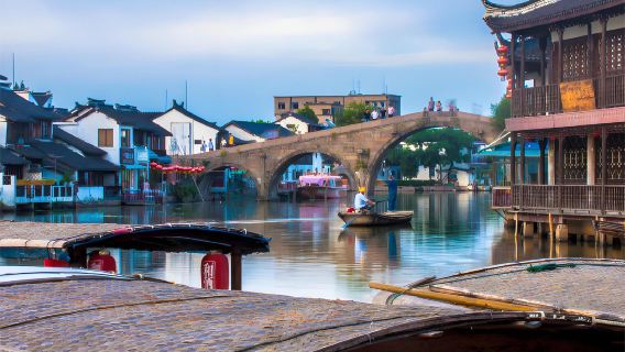 Professionelle Reiseleiter in Shanghai, mit optionalem mehrsprachigem Service [Chinesisch/Englisch/Japanisch/Koreanisch/Thailändisch/Russisch]