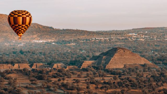 + Lawatan Bandar Mexico + Basilika Guadalupe + Lawatan Sehari Piramid Matahari dan Bulan · Pembuatan Guacamole