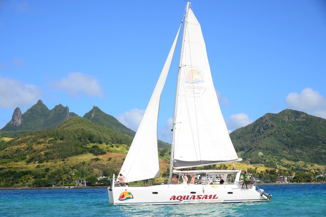 Catamaran Ile aux Cerfs in Mauritius with BBQ lunch/optional Chinese guide/water sports trio