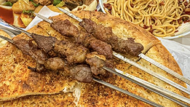 Шанхай: ночной круиз по реке и блюда синьцзянской кухни