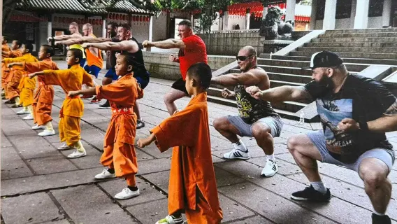 Zhengzhou: Shaolin Temple (with Kung Fu Show) & Longmen Grottoes Day Tour | CITS × ZANBUS