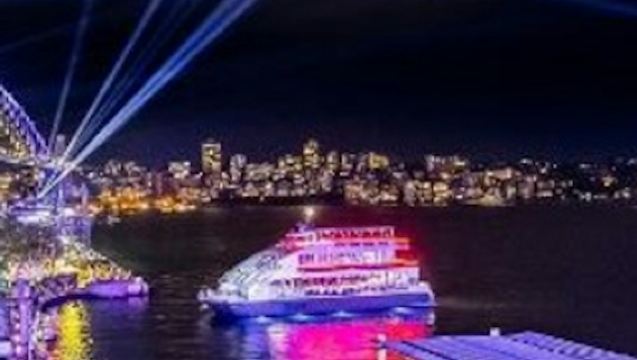 Sydney: Vivid Sydney Clearview Glass Boat Diner Cruise