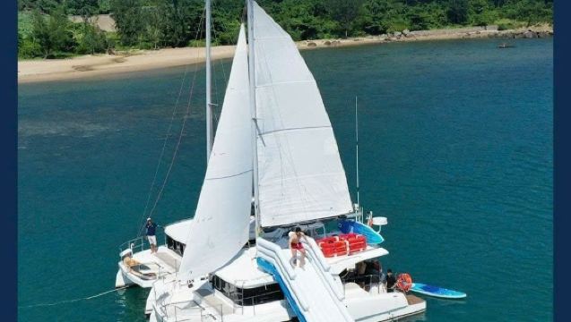 Charterbåt/YACHT vid Son Tra-halvön - upplev snorkling, fiske, paddleboard, flytande rutschkana