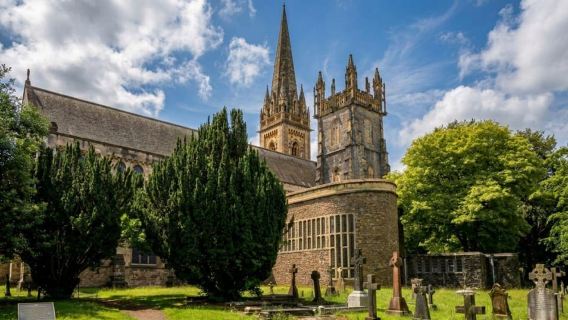 Cardiff: Tagesausflug zu Wasserfällen, Bergen & Kathedralen