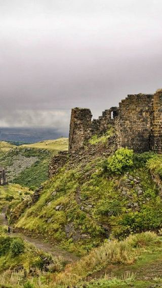 1-day round-trip tour from Yerevan to Amberd Fortress and Mount Aragats in Armenia