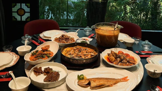 Half-day small group food tour in Guangzhou old town English join-in tour