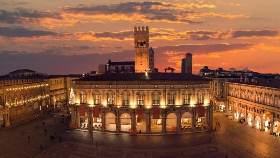 Top Bologna: Private guided tour with your mobile