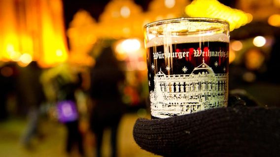 Würzburg: Brückenschoppen Winter Edition (Geführte Tour mit Glühwein)
