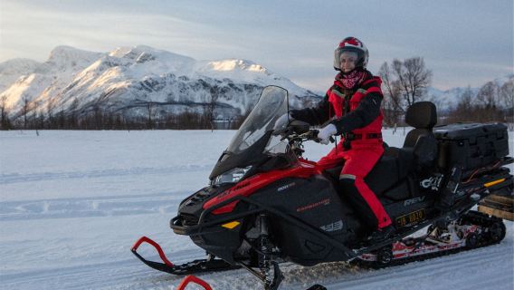 Tromso, Noruega: experiencia de conducción de moto de nieve, varias duraciones y franjas horarias disponibles