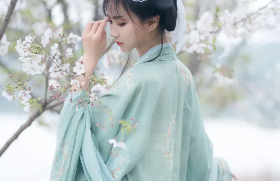 安陽Trip Moments【攝影師跟拍航拍約拍抓拍街拍寫真婚紗微電影/多語言翻譯】