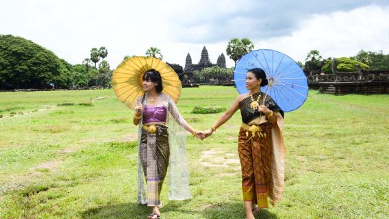 Lawatan Berpakaian Adat Tradisional Khmer di Angkor Wat