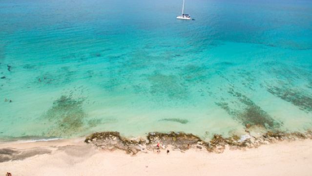 イエラペトラ発：クリッシ島クルーズと海水浴