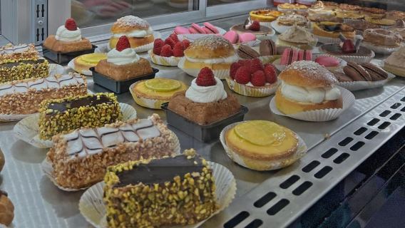 Aviñón: Recorrido a pie guiado por el casco histórico de la ciudad: gastronomía y vino