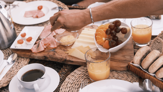 Tour su strada in bici elettrica con punto panoramico di Cabo Girão e colazione tardiva