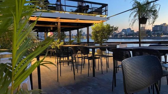 Crociera al tramonto con birra illimitata, bevande analcoliche e guida turistica