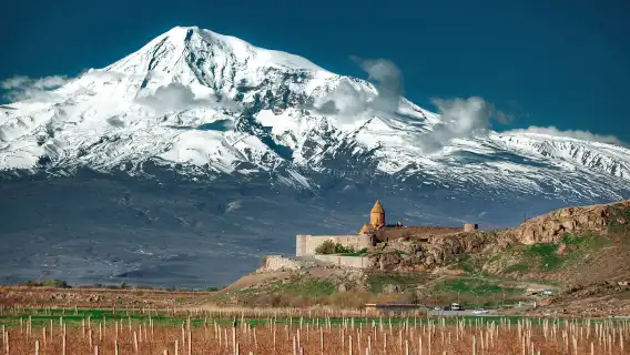 アルメニア・ワンデーツアー:エチミアジン+ホル・ヴィラップ修道院+ノラヴァンク修道院+アレニワイナリー