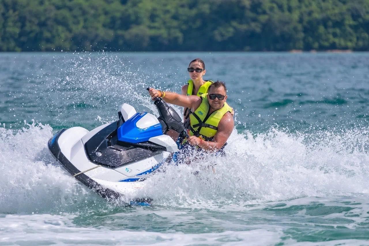 ภูเก็ต·ทริปเรือเจ็ทสกีออกทะเลสัมผัสประสบการณ์ขับเอง [ขับเอง 6 เกาะ|โค้ชมืออาชีพคอยดูแลความปลอดภัย|บริการรับส่งจากโรงแรม