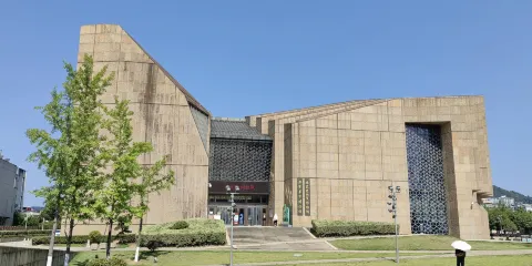 湖南張家界博物館+七十二奇樓+大庸古城一日遊可中英文服務