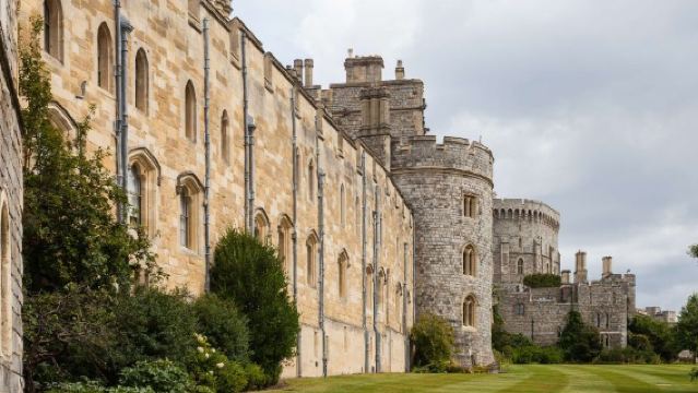 Windsor Castle + Bath + Stonehenge Day Tour from London [Chinese/English/Japanese Guided | Round-Trip]
