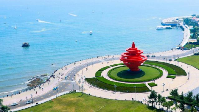 青島石老人海水浴場+彫刻園+小麦島五四広場ハイキングツアー 中英韓語ガイド