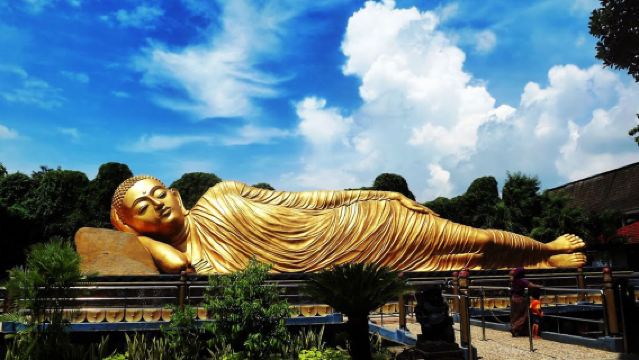 Tour Giornaliero Completo al Tempio di Mojokerto e Culinario da Surabaya