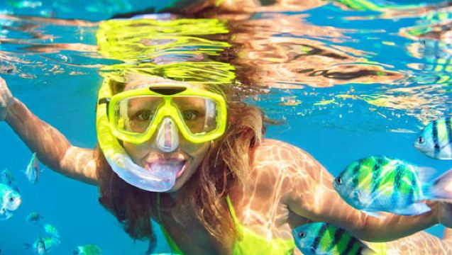 沖縄水納島シュノーケリング半日ツアー・海上パラグライダー/水上アクティビティオプション・写真プレゼント