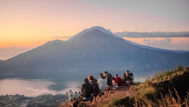 Trekking do Nascer do Sol no Monte Batur, Cachoeira Katolampo e Café da Manhã no Topo – Passeio de Um Dia