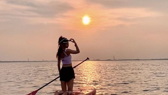 Berjalan-jalan dengan papan kayuh di kawasan paya bakau 'Hutan Laut Dalam' Kampung Tonghai Lingshui (termasuk sesi fotografi)