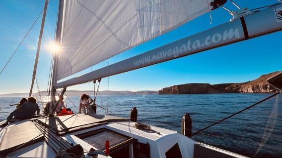 Carboneras: Cabo de Gata Caves and Los Muertos Sailing Tour