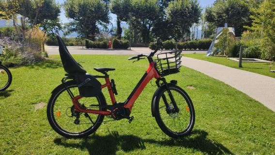 Annecy-le-Vieux, France: Electric and Classic Bike Rentals