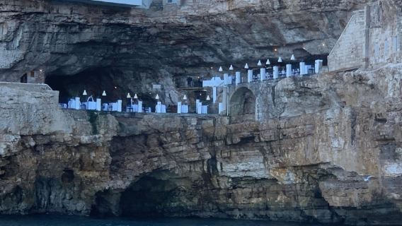 莫諾波利：波利尼亞諾乘船之旅，含停靠與開胃酒