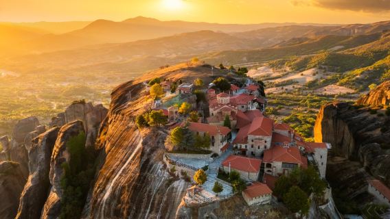 ギリシャ・メテオラ日帰りツアー【ランチ+多言語オーディオガイド+ミニバスオプション】