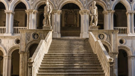 Dogenpalast: Geführte Tour in kleiner Gruppe