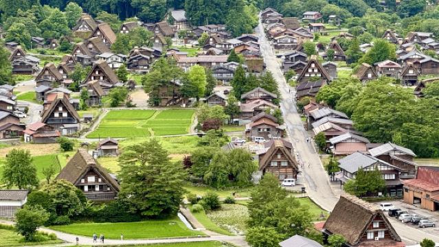 one-day tour of Hida Highlands, Takayama Jinya, Miyagawa Morning Market, and Shirakawa-go in Nagoya, Japan