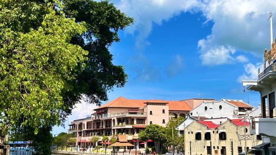 St. Paul's Church + Malacca Sultanate Palace Museum + A'Famosa Resort one-day tour with English Service