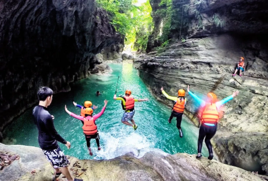 菲律賓宿霧卡瓦森瀑布溯溪Kawasan+墨寶沙丁魚風暴一日遊