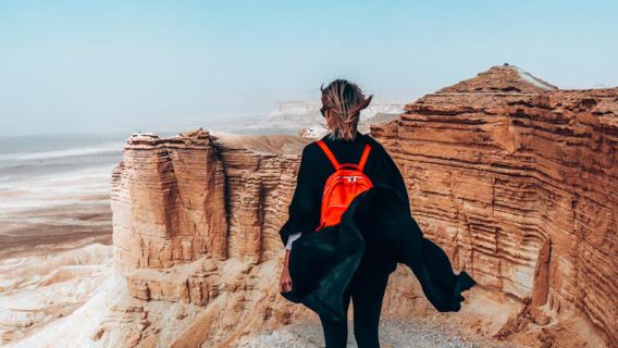 Riad Klippen der Welt Tagesausflug, Saudi-Arabien (6-7 Personen, englischsprachige Gruppe, Sonnenuntergangsbeobachtung, Abendessen inklusive)