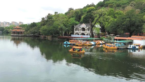 Chaozhou Guangji Bridge + Qinglan Guaijiu Valley Geopark + Longhu Ancient Village one-day tour with English Service