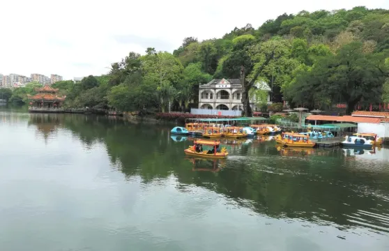 潮州廣濟橋+青嵐怪臼谷地質公園+龍湖古寨一日遊 可中英文服務