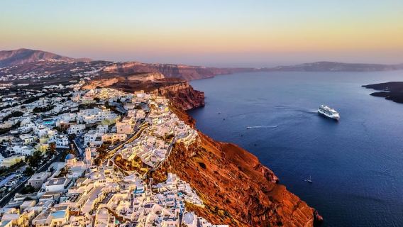 Ab Rethymno: Tagesausflug nach Santorin mit Kreuzfahrt und Guide