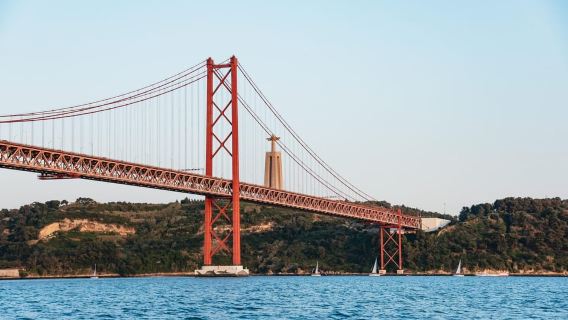 Lisboa: Paseo en velero diurno/al atardecer/nocturno con bebida