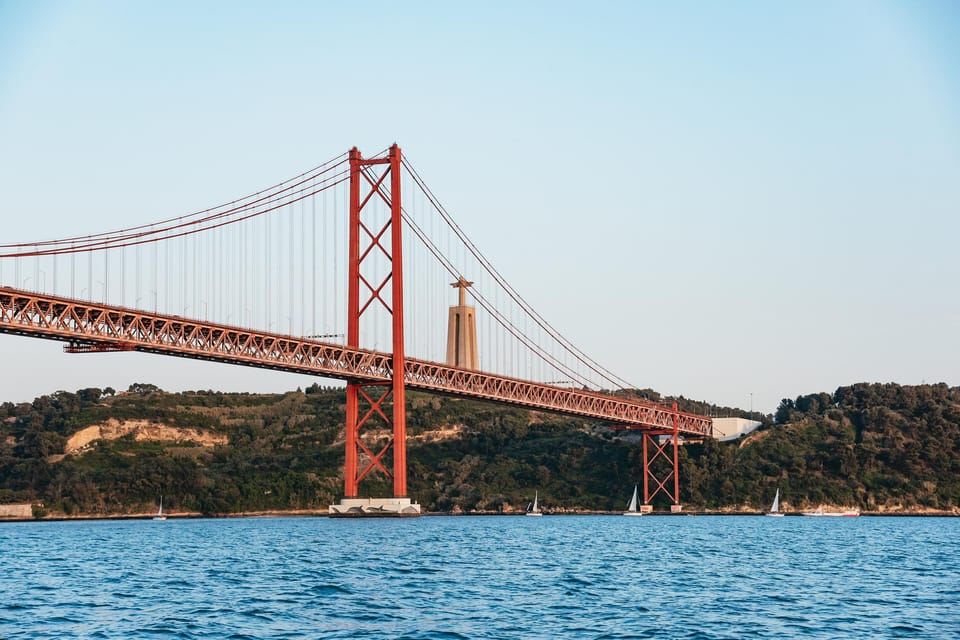 Lisbon: Daytime/Sunset/Night City Sailboat Tour with Drink