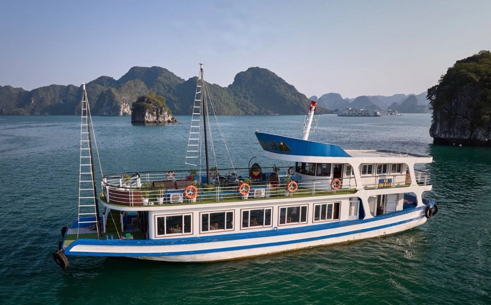 Halong Bay Day Cruise with Kayaking, Lunch and Hotel Transfer