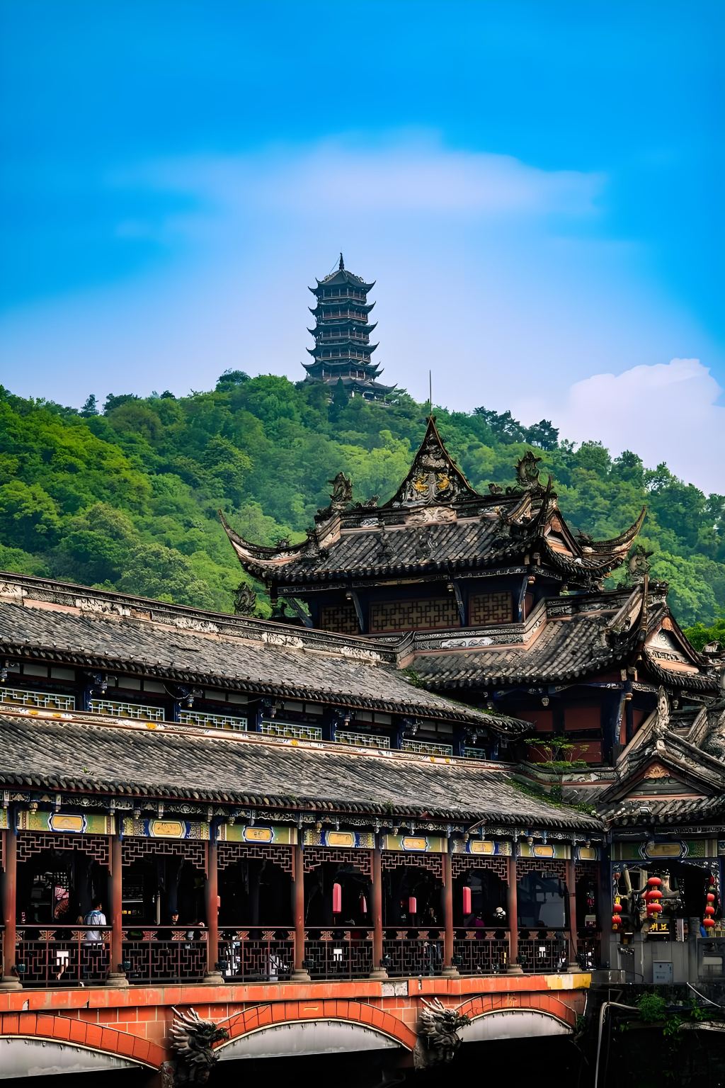 Tour di un giorno a Chengdu: Dujiangyan, Piazza Yangtianwo, Zhongshuge e il panorama notturno del Nanqiao