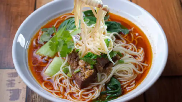 長江索道+南濱路美食+李子壩輕軌+磁器口+洪崖洞私人一日遊